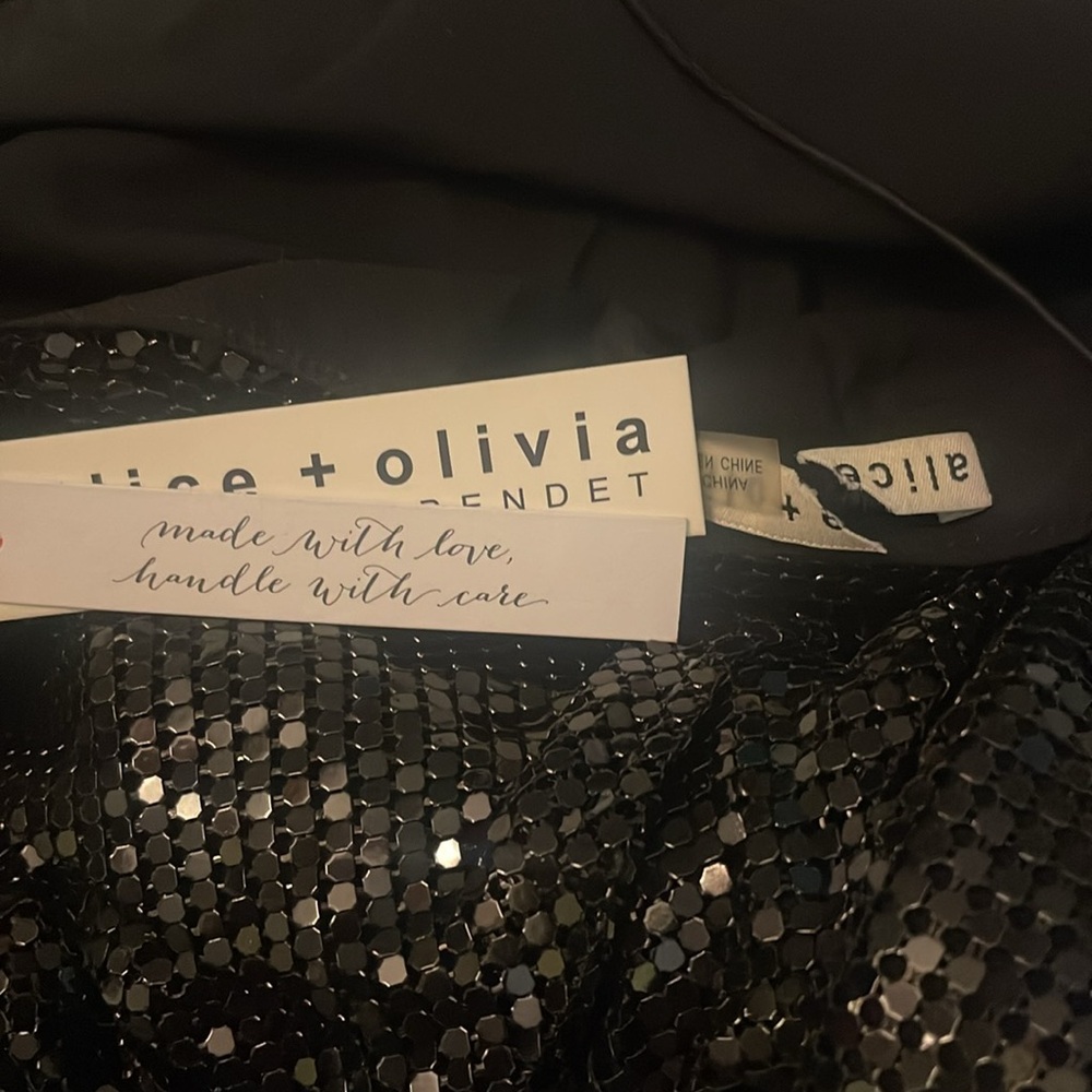 Harmony Dress in Black
ALICE + OLIVIA
Color: Black - Picture 14 of 14